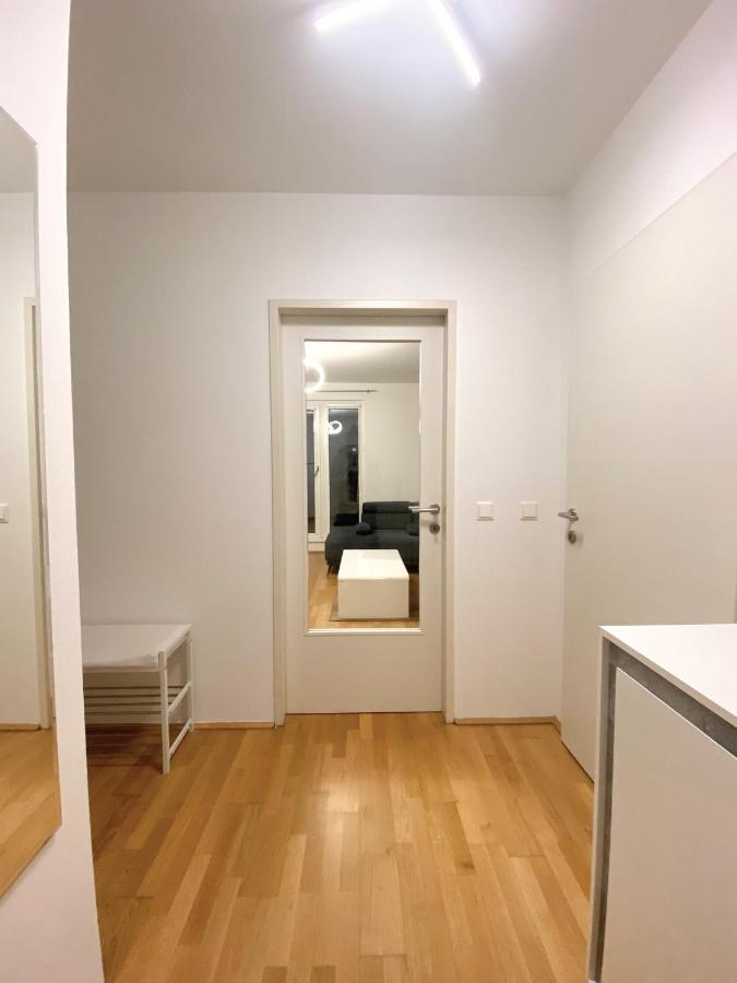 Near Lake Spacious & Furnished Beautiful Apartment Вена Экстерьер фото