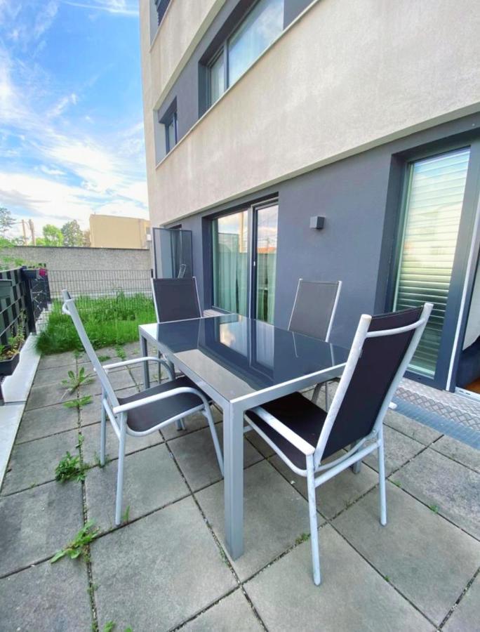 Near Lake Spacious & Furnished Beautiful Apartment Вена Экстерьер фото